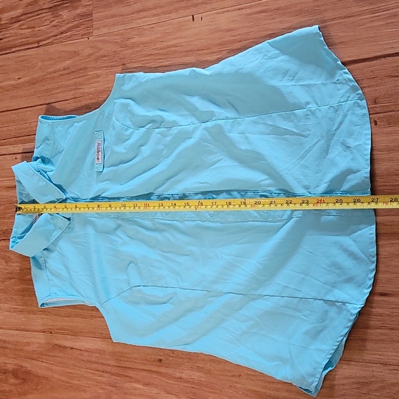 Columbia button down sleeveless top. - Picture 9 of 10